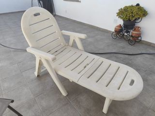 Tumbona plegable blanca