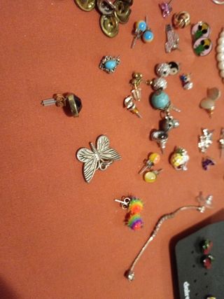 Pendientes plata y bisutería. 