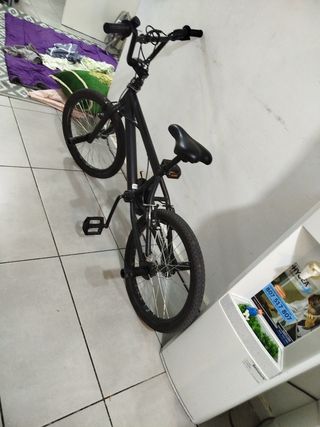 Bicicleta BMX negra