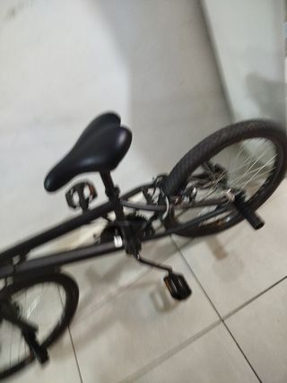 Bicicleta BMX negra
