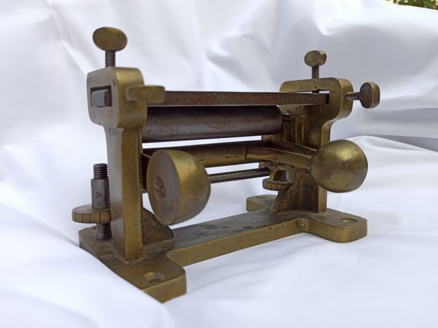 Herramienta antigua para cuero de zapatero.