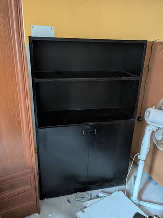 Estantería negra con puertas. 2 unidades.