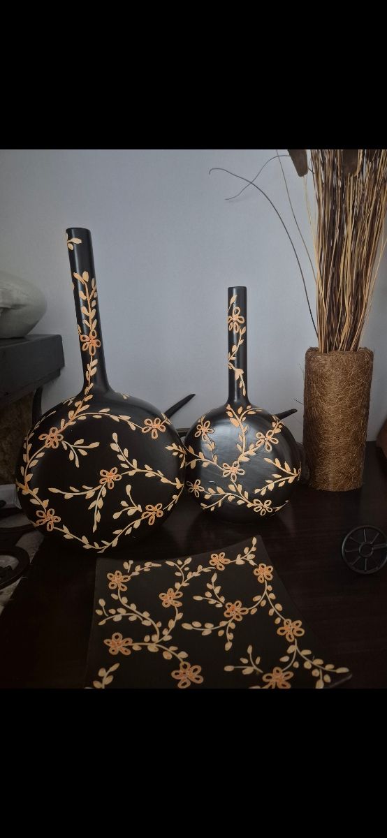 Vaso e vassoio in ceramica