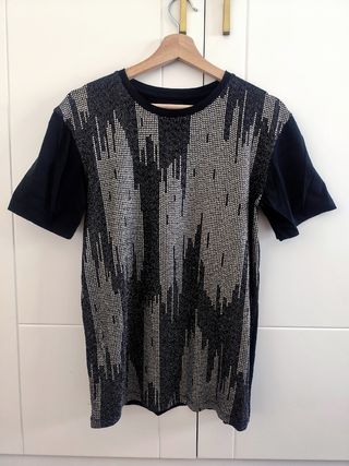 Camiseta Zara negra con pedrería