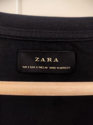 Camiseta Zara negra con pedrería