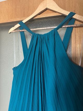 Vestido largo plisado turquesa