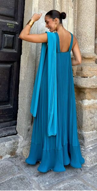 Vestido largo plisado turquesa
