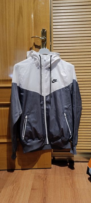 Chaqueta Nike Windrunner Gris-Blanca