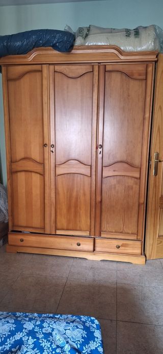 Armario madera 3 puertas