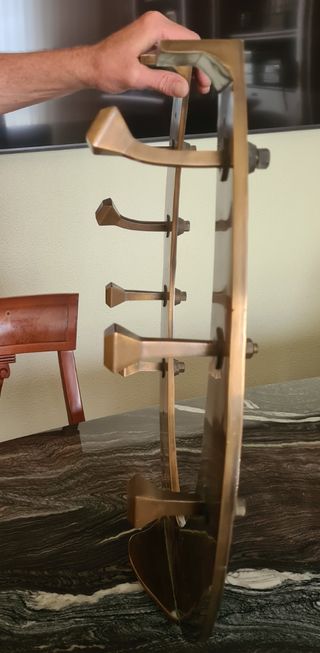 Perchero bronce herradura. Fabricación artesana.