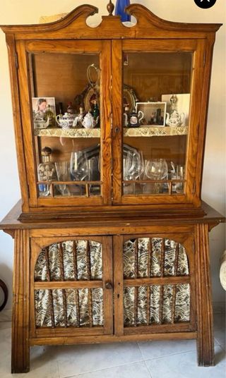 Vitrina antigua de madera