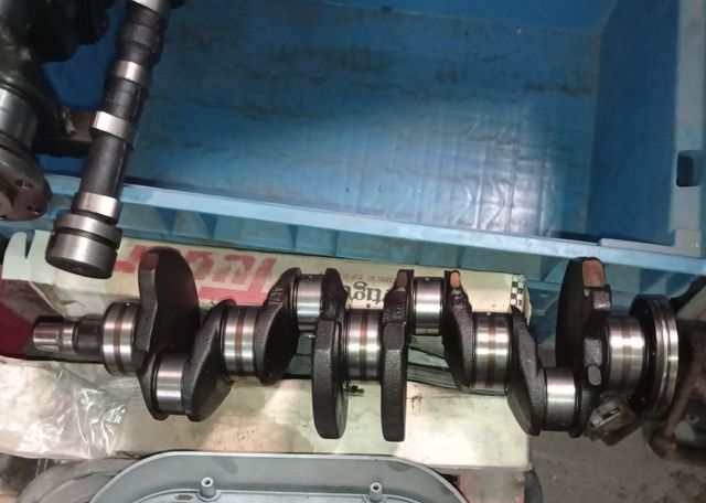 Cigueñal usado , árbol levas y otras piezas