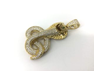 colgante oro 18k con piedra con cuarzo