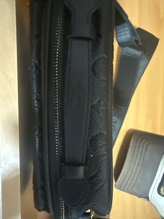 Riñonera Louis Vuitton negra
