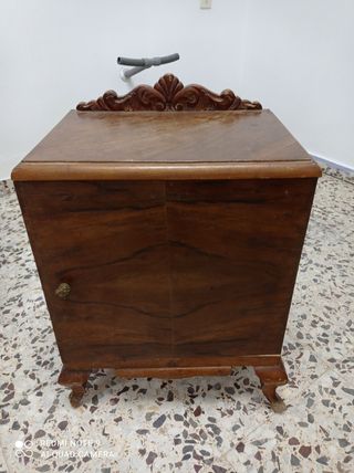 Mobili in legno in stile retrò