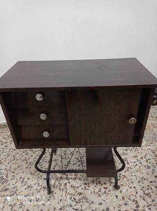 Mobili in legno in stile retrò