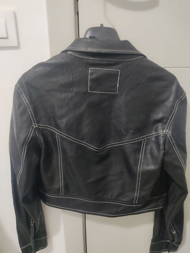Chaqueta Bershka negra