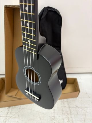 Ukelele MaKai soprano negro con funda de transport