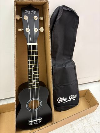 Ukelele MaKai soprano negro con funda de transport