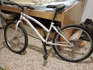 Bicicleta montaña blanca