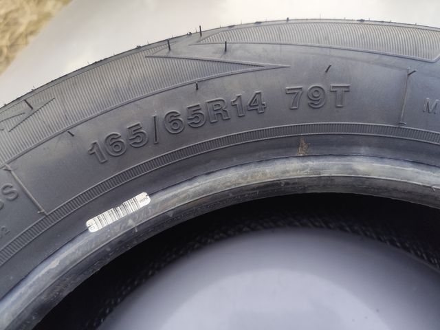 Neumático 165/65 R14 79T