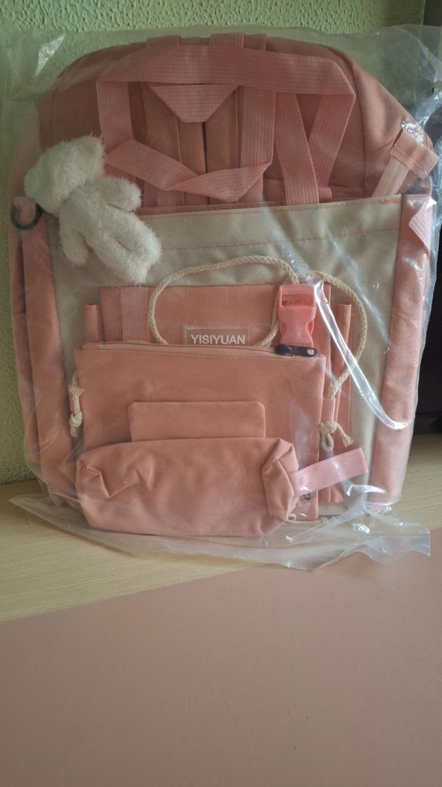 Mochila rosa + bolsas. NUEVA