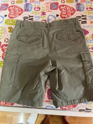 Bermuda militar cargo verde
Talla 40
Pedro del Hie