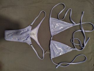 Bikini purpura brillante