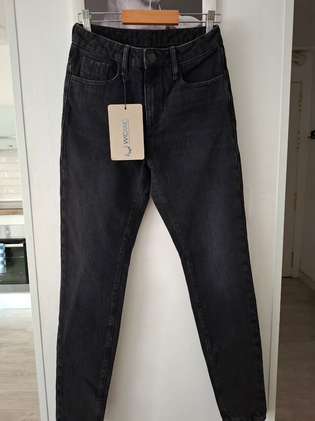 Vaqueros Mustang negros