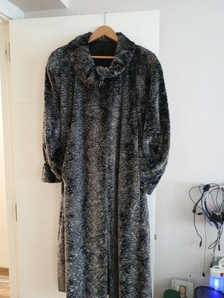 Abrigo astracán gris y negro