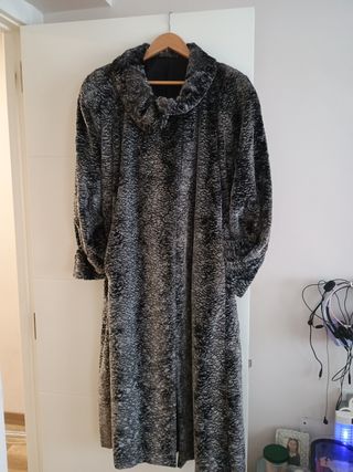 Abrigo astracán gris y negro