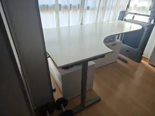 Escritorio Ikea Galant blanco + Silla despacho