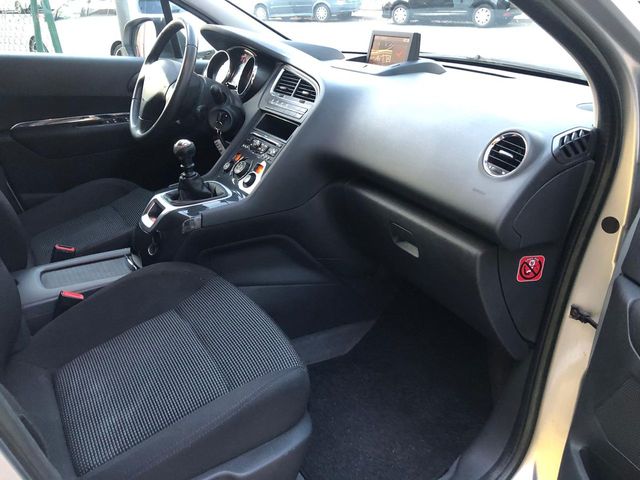 Peugeot 5008 PEUGEOT 5008 1.6 HDI 110 cv 