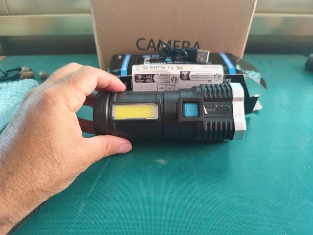 Linterna LED recargable