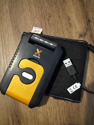 Cargador solar XTORM - Portátil y con linterna