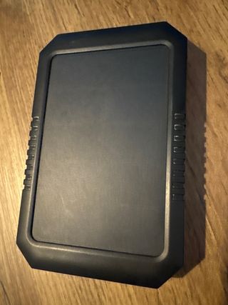 Cargador solar XTORM - Portátil y con linterna