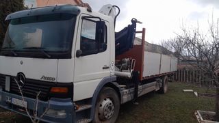 Mercedes Atego 1823  pluma, enganche, caja larga.