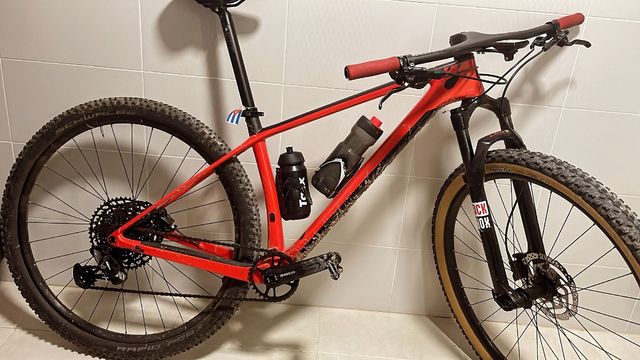 Bicicleta Scott Scale carbono roja