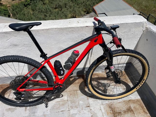 Bicicleta Scott Scale carbono roja