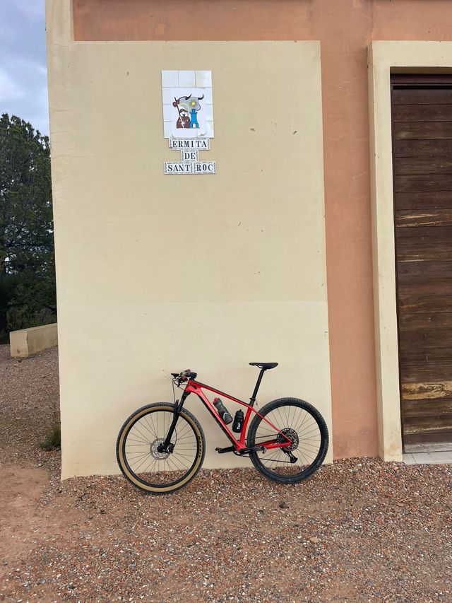 Bicicleta Scott Scale carbono roja