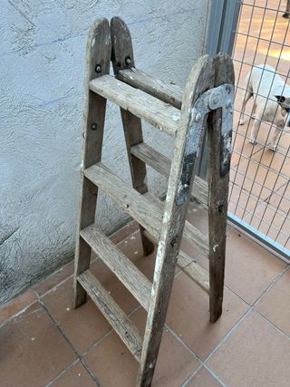 Escalera madera vintage