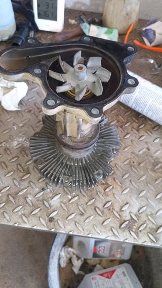 Bomba agua Nissan Navara