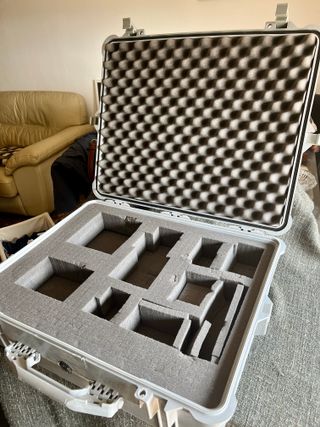 Pelican 16 - Maleta transporte gris