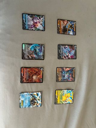 8 cartas Pokémon V y EX