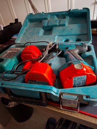 Maletín Makita 6381D usado +3baterias.+cargador
