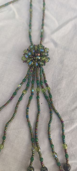 Collar verde con cuentas