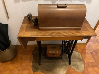 Máquina coser antigua restaurada