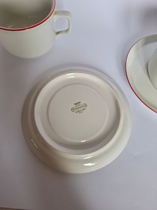 Juego 2 tazas porcelana rojas y blancas