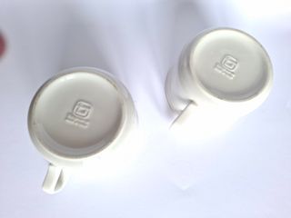 Juego 2 tazas porcelana rojas y blancas