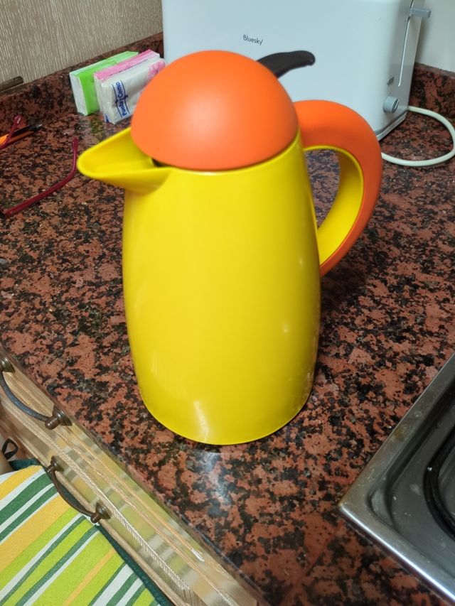 Regalo por una compra  Jarra termo -de 1litro